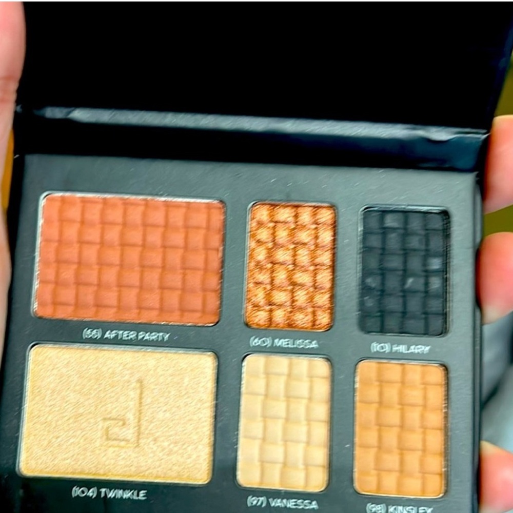 DOUCCE PALLET NWT - Picture 2 of 3